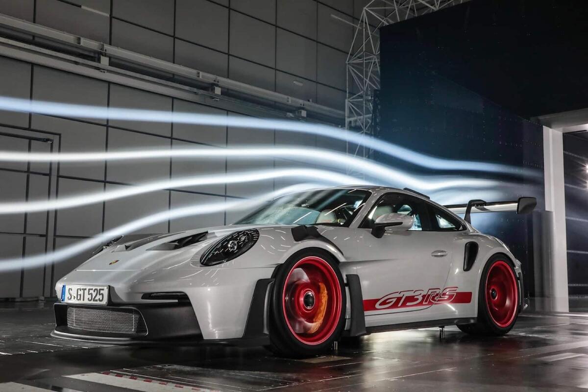 Porsche 911 GT3 RS: ecco i brevetti che svelano i "segreti" dell'aerodinamica della vettura - 