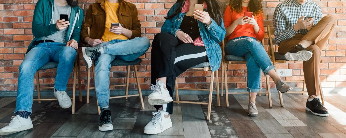 Phubbing: cos'è, perché è dannoso e come evitarlo - 