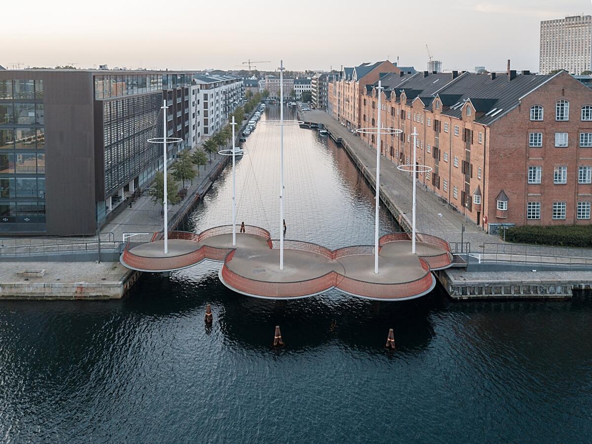 Cirkelbroen, il ponte ciclopedonale di Copenhagen che si muove sull’acqua - Cirkelbroen