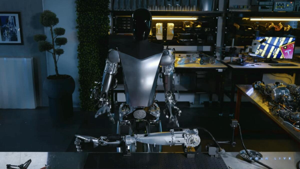 Tesla Optimus robot: nuovo video mostra aggiornamenti - 