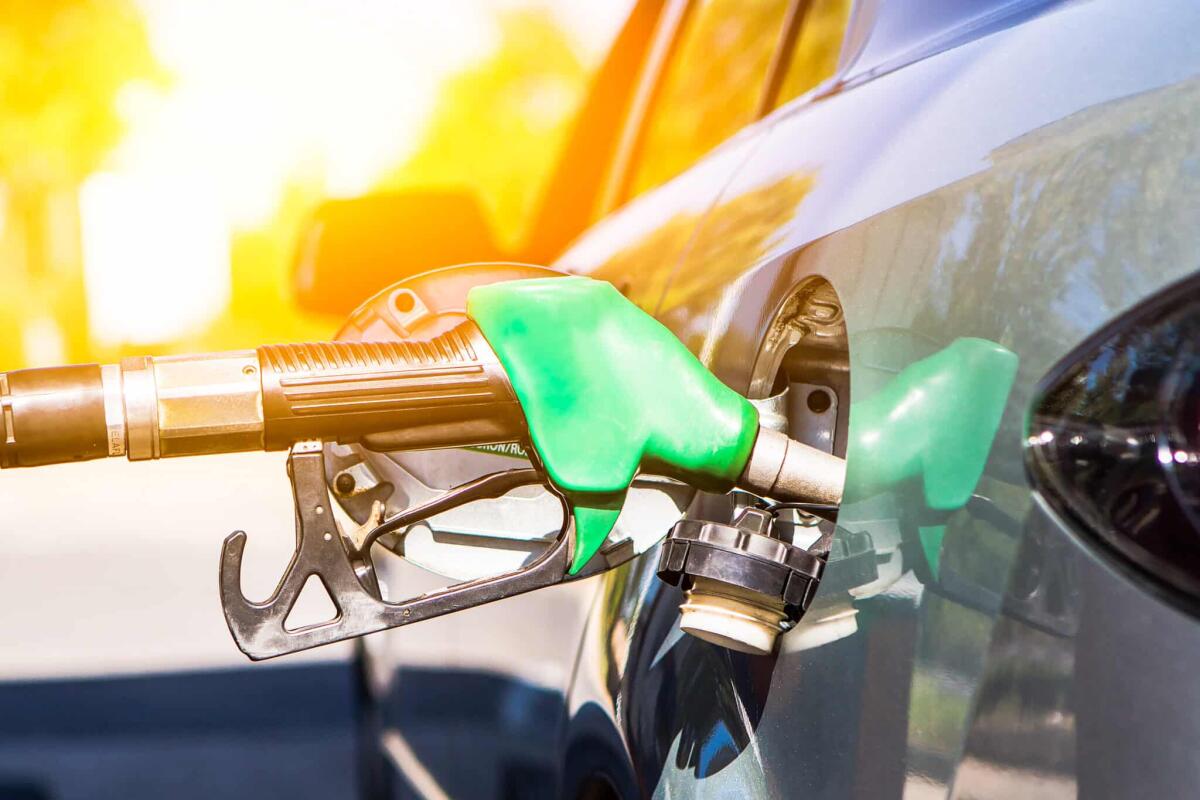 E-Fuel: costa il 50% in più rispetto alla benzina e non risolve il problema inquinamento? Arriva una nuova ricerca - E-Fuel: costa il 50% in più rispetto alla benzina e non risolve il problema inquinamento? Arriva una nuova ricerca
