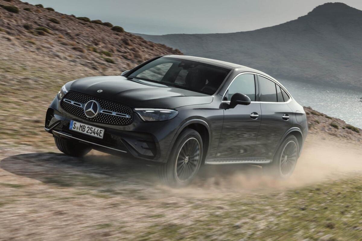 La Mercedes GLC Coupé è tutta nuova, con una linea rinnovata, un sistema MBUX di ultima generazione e motorizzazioni mild e plug-in hybrid - 