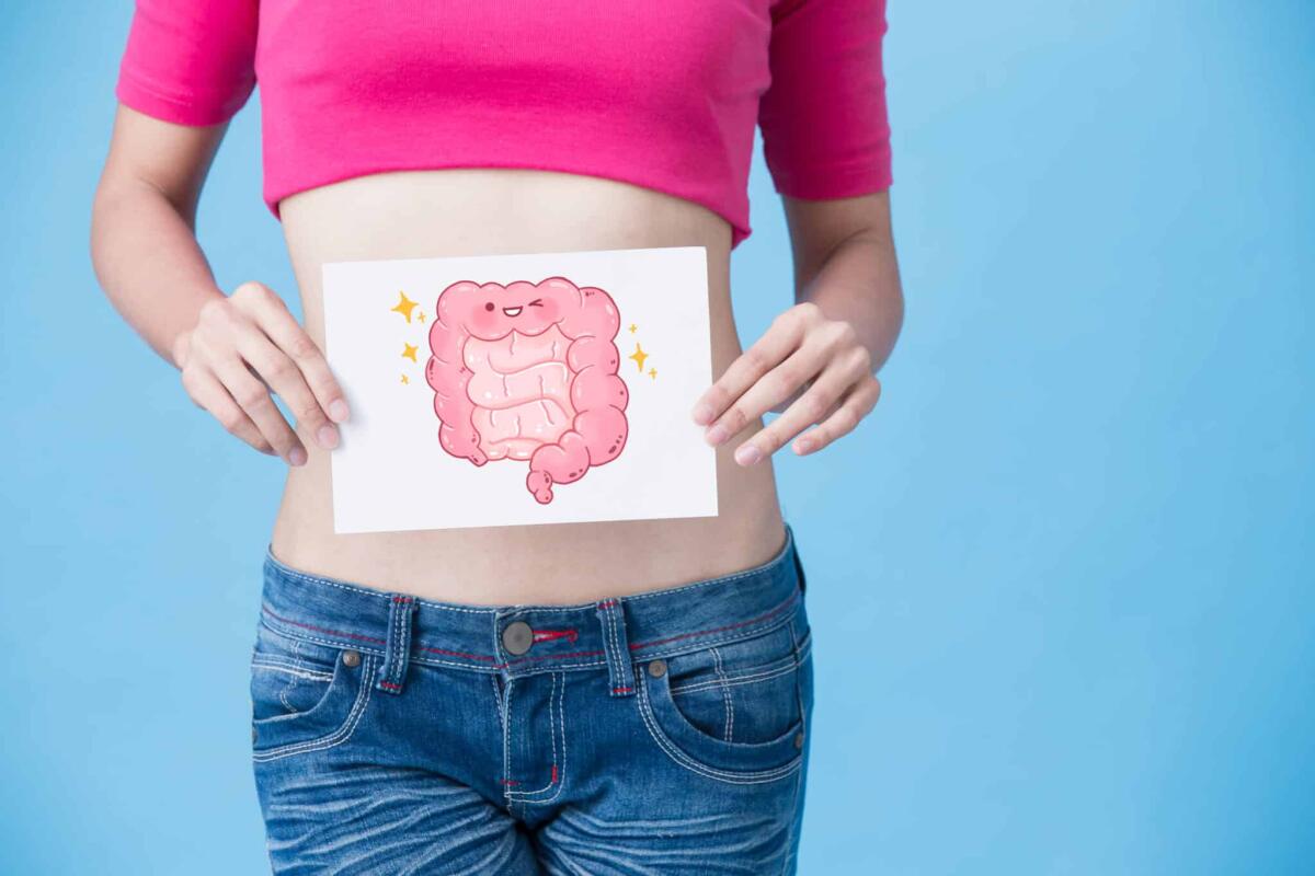 Postbiotici: cosa sono, come si classificano ed usi - woman with health intestine concept on the blue background