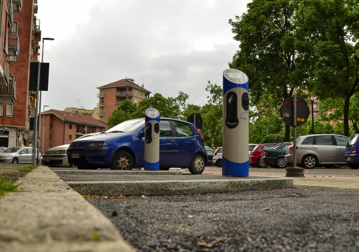 Colonnine di ricarica elettrica e a idrogeno, in Europa si chiede di accelerare - 