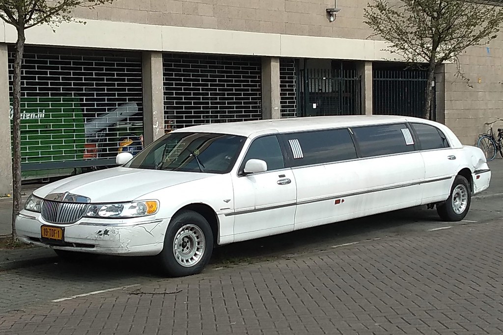Lincoln TOwn Car 2001 Limousine