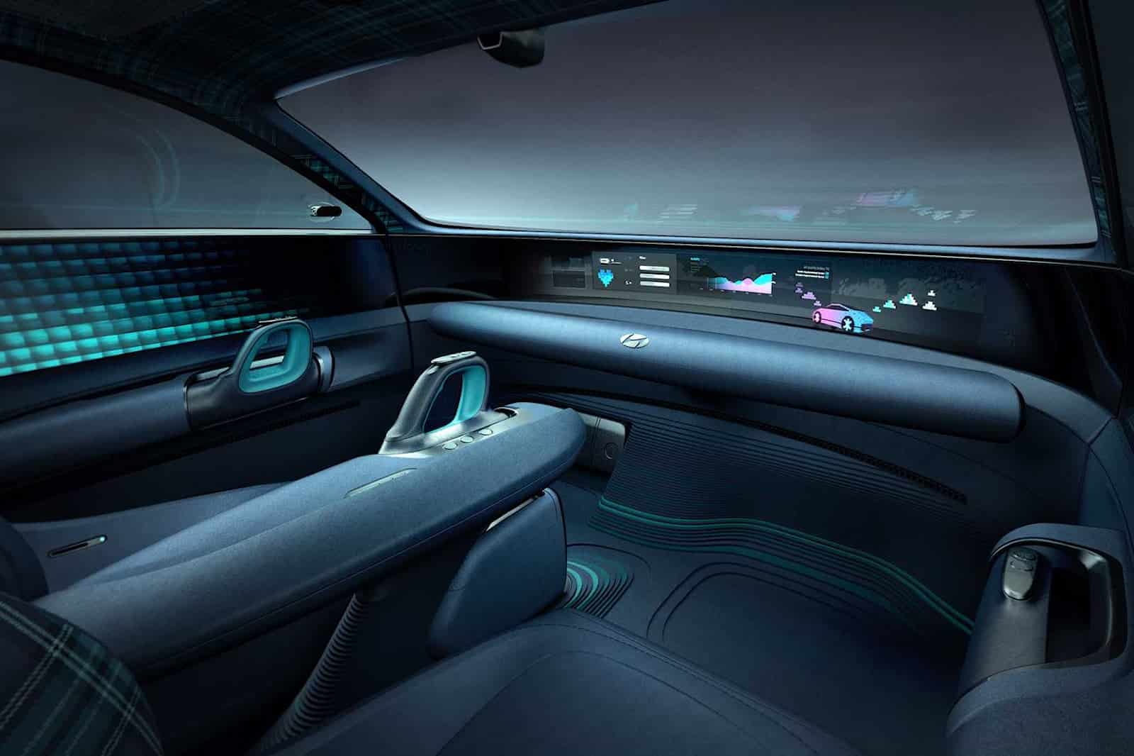 Interni Hyundai con doppio joystick per il controllo dell'auto