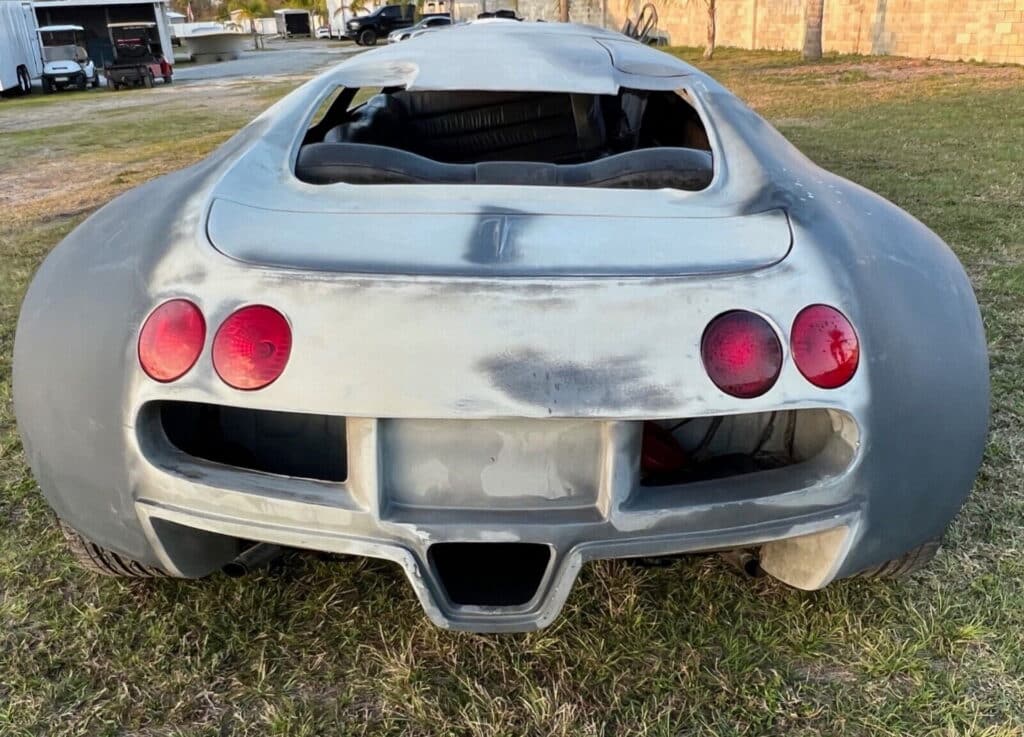 Bugatti Veyron: questa replica in versione limousine è in vendita a 25 mila dollari su Ebay
