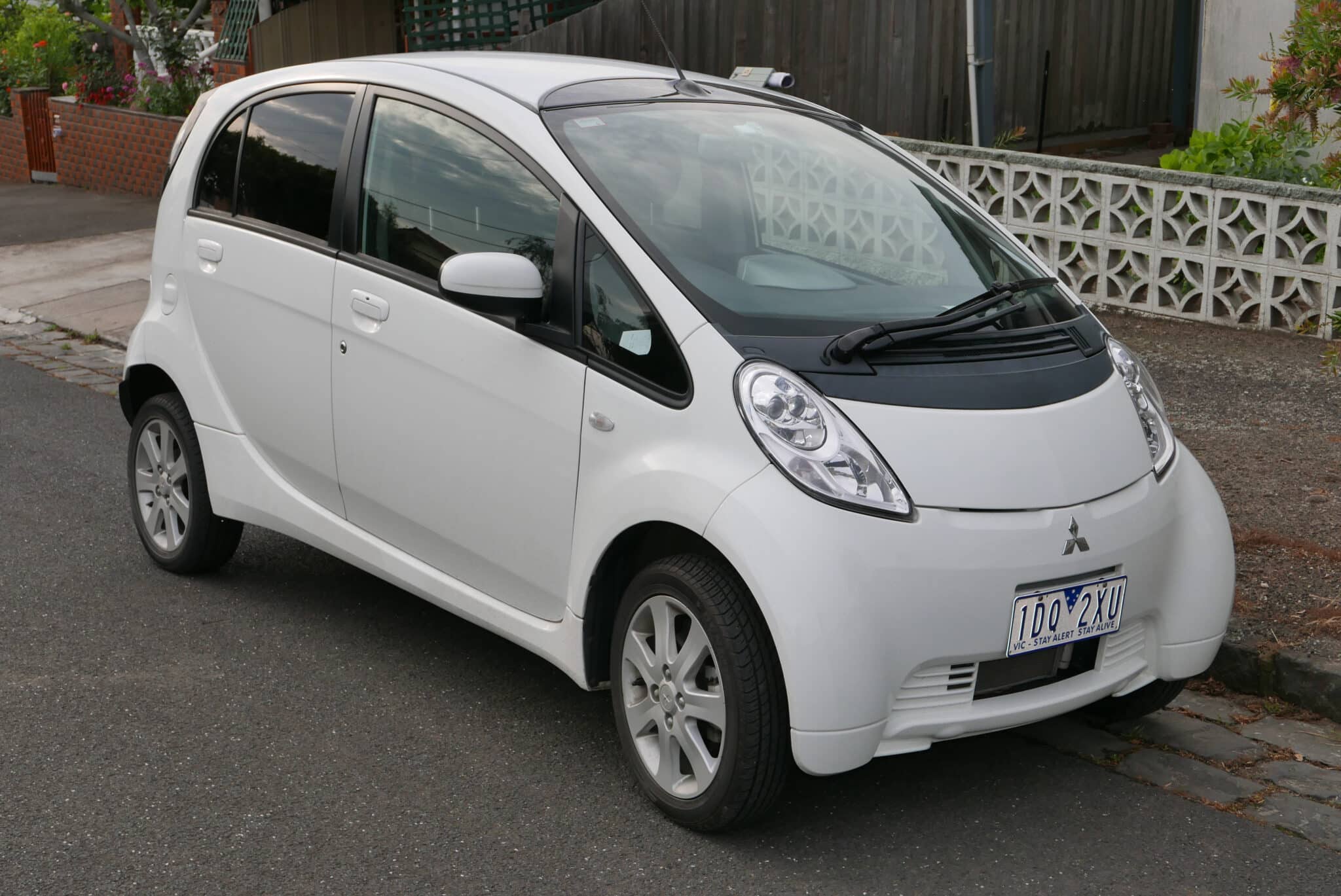 Mitsubishi i