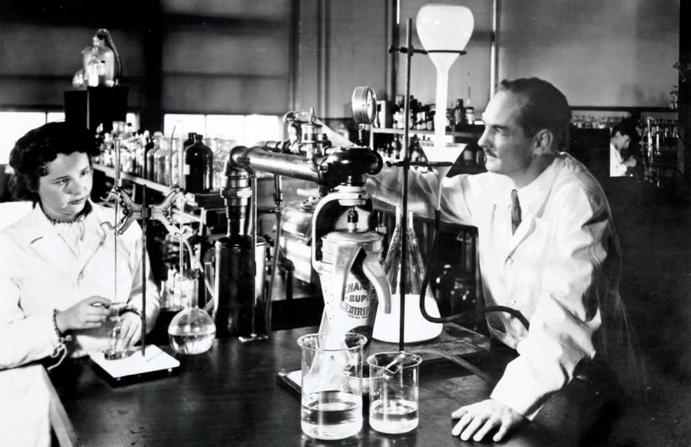 Credits- Il magazine di didattica e divulgazione dell'Istituto Nazionale di Astrofisica (EDU INAF)  L0075001 Photograph of Dr Gertrude Elion and Dr George Hitchings