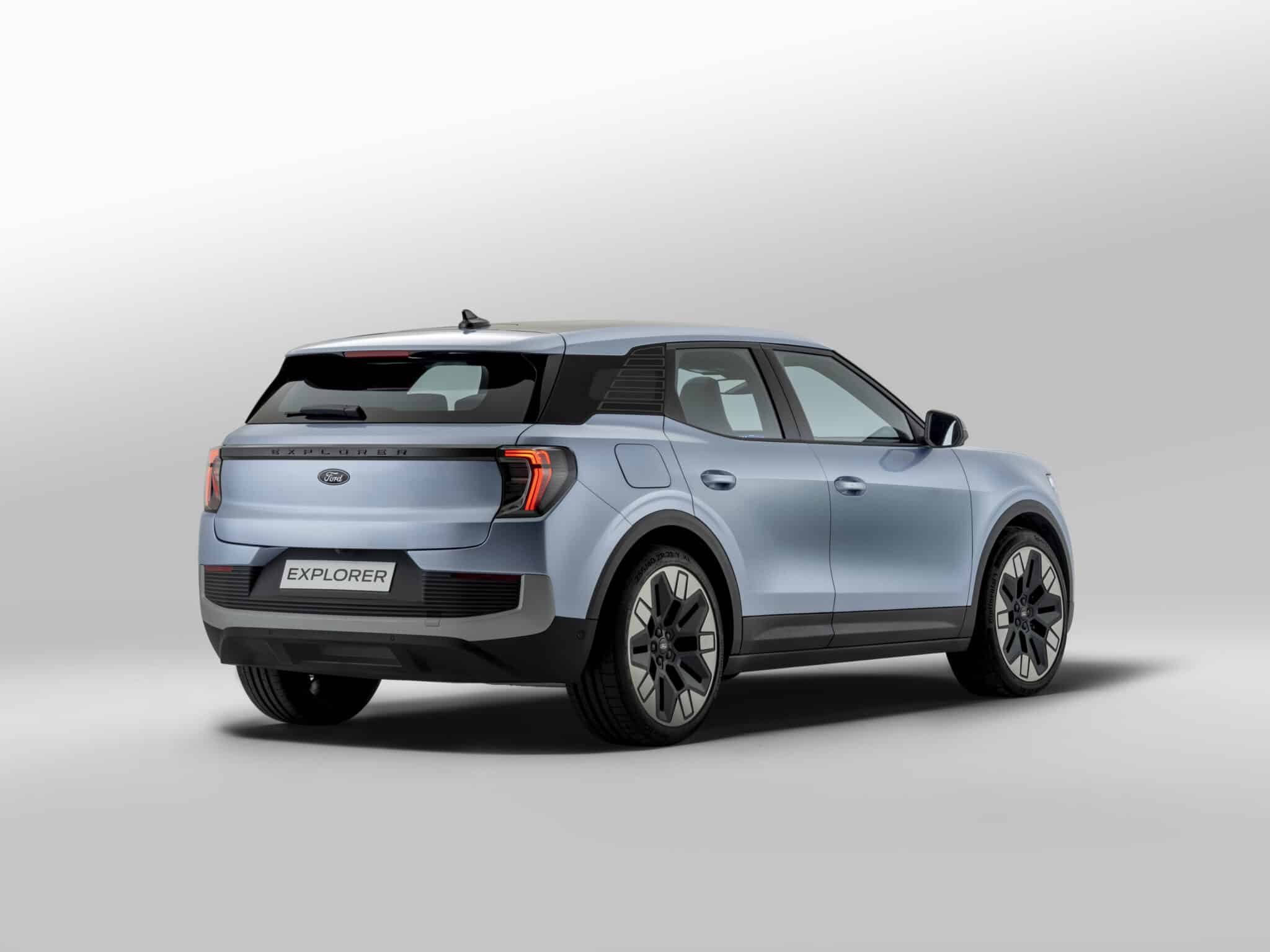 La Ford Explorer diventa elettrica e più compatta