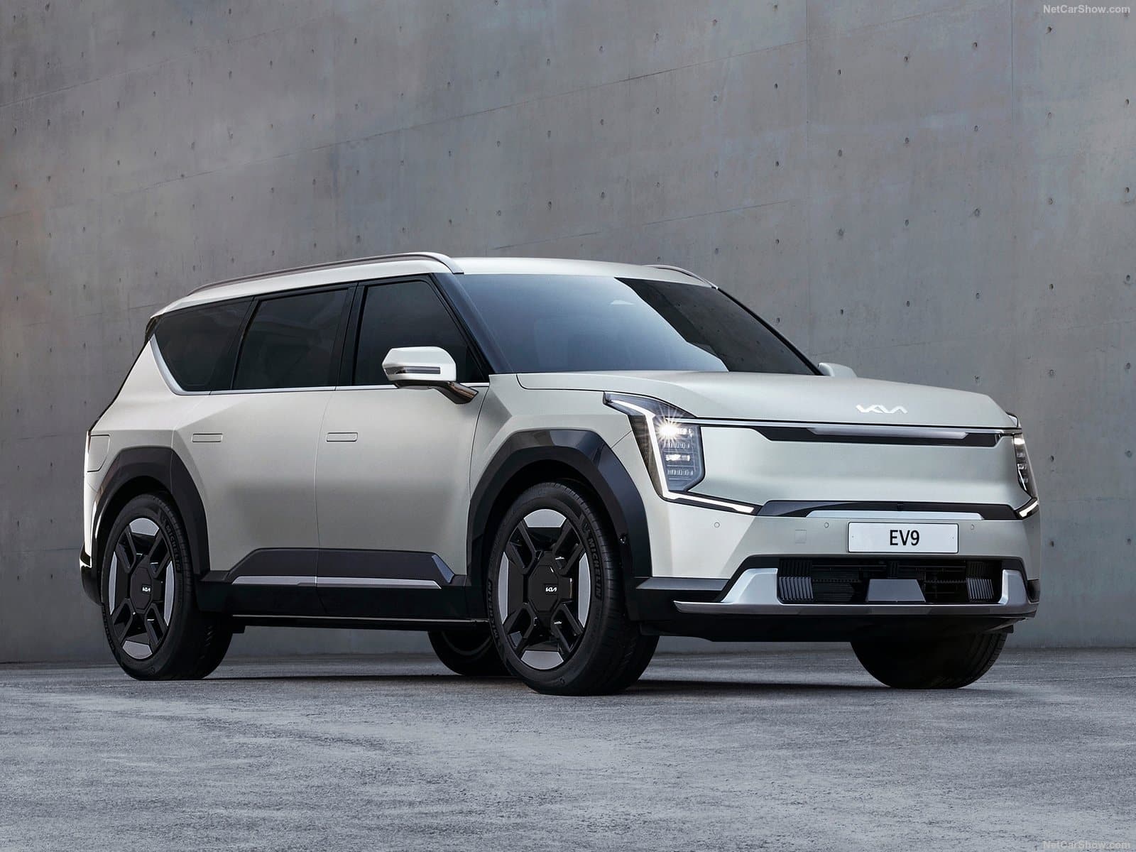 Kia EV9: ecco il SUV elettrico 7 posti