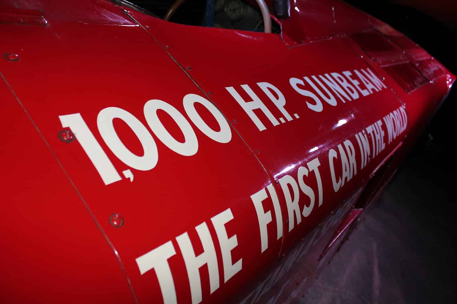La prima auto al mondo a superare i 320 km/h