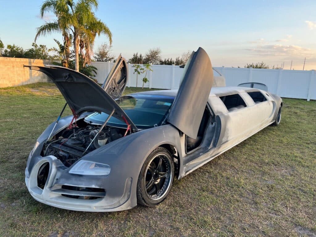 Bugatti Veyron: questa replica in versione limousine è in vendita a 25 mila dollari su Ebay