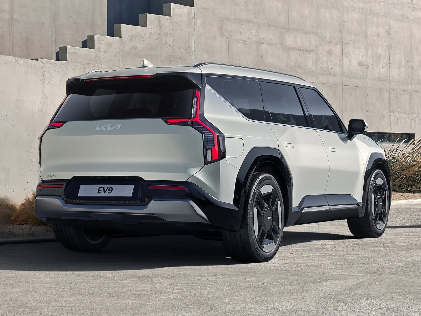 Kia EV9: ecco il SUV elettrico 7 posti