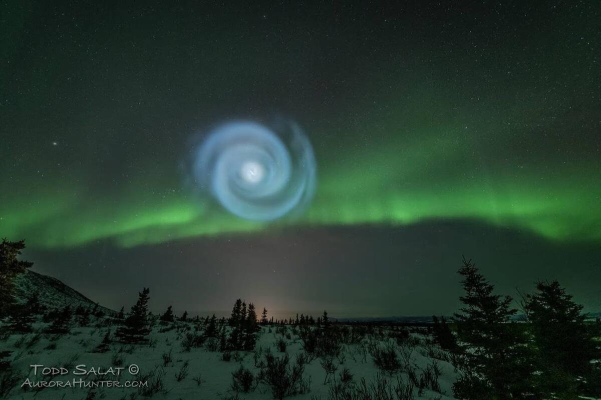 Appare una spirale nel cielo in Alaska: di cosa si tratta? - 
