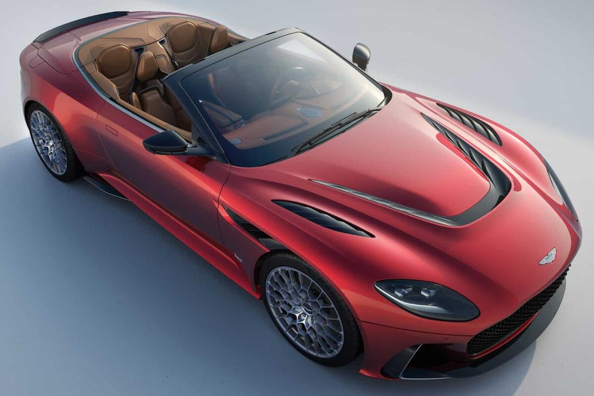 Aston Martin DBS 770 Ultimate Volante: la cabrio con V12 e 770 CV - 
