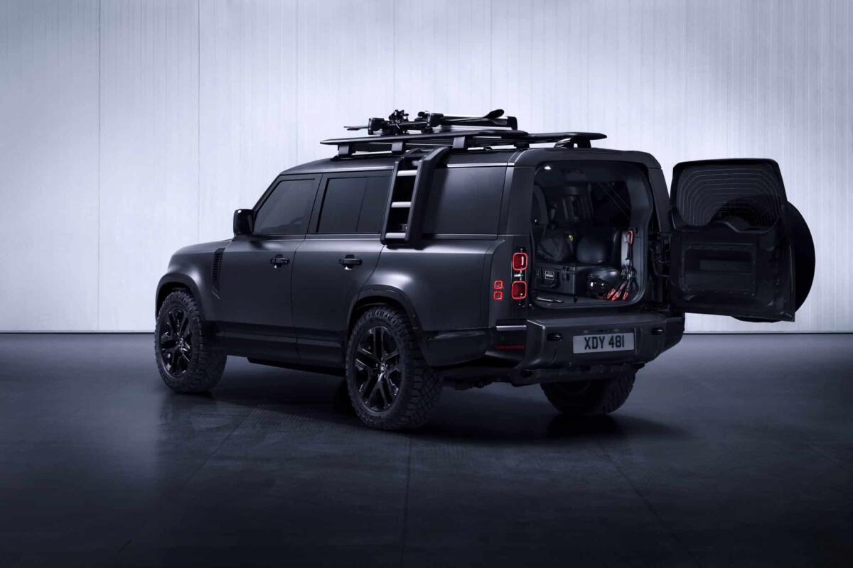 Land Rover Defender 130: nuove varianti presentate, una con V8 da 500 CV - 
