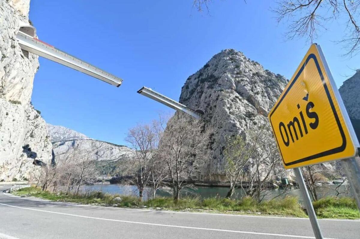 Cetina Bridge: ecco il ponte croato che “emerge” da due tunnel - Cetina Bridge