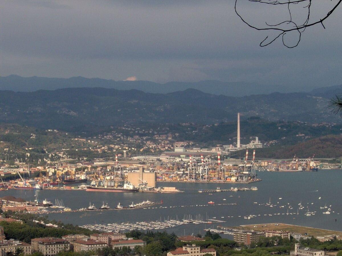 Elettrificazione delle banchine della Spezia: firmato il contratto - 