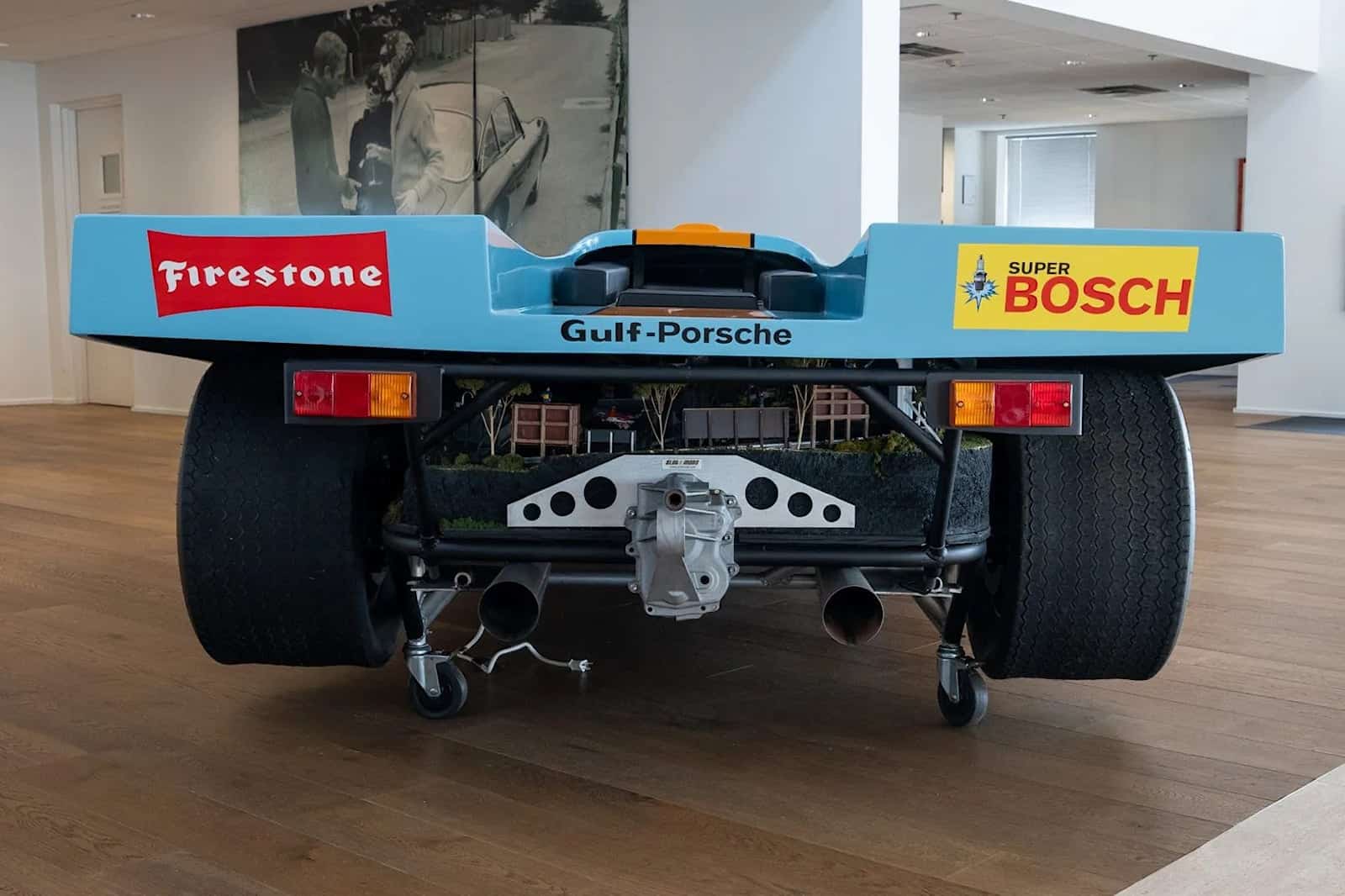 Porsche 917: questo "esemplare" costa 87 mila dollari ed è una pista per auto