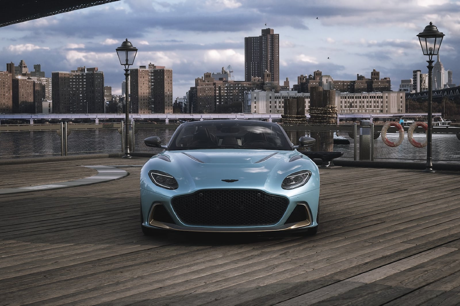 Aston Martin DBS 770 Ultimate Volante: la cabrio con V12 e 770 CV