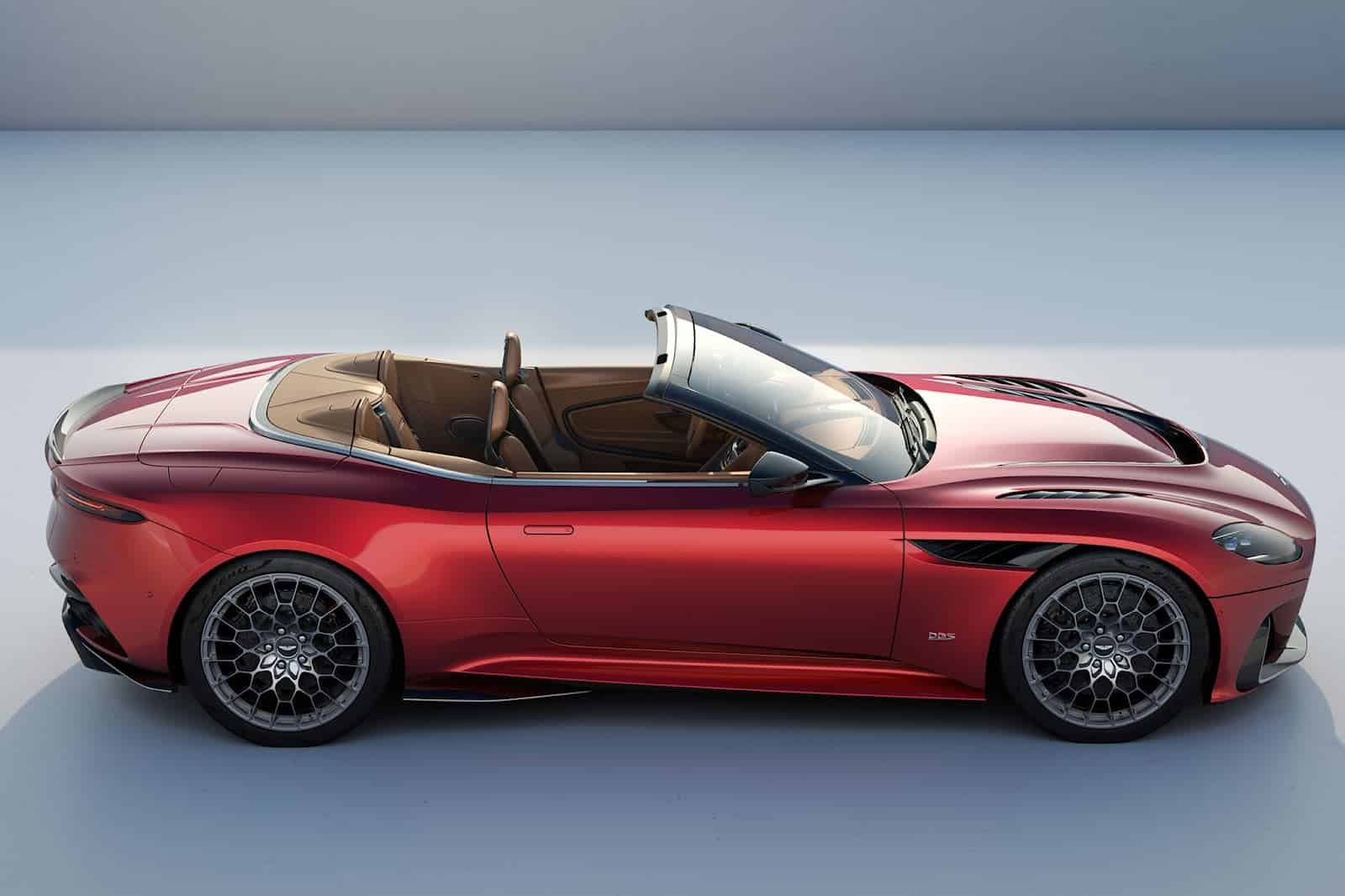 Aston Martin DBS 770 Ultimate Volante: la cabrio con V12 e 770 CV