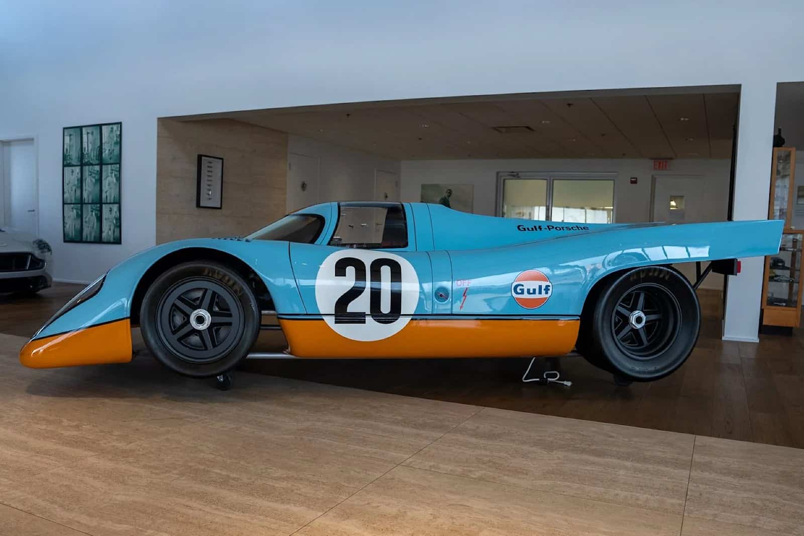 Porsche 917: questo "esemplare" costa 87 mila dollari ed è una pista per auto