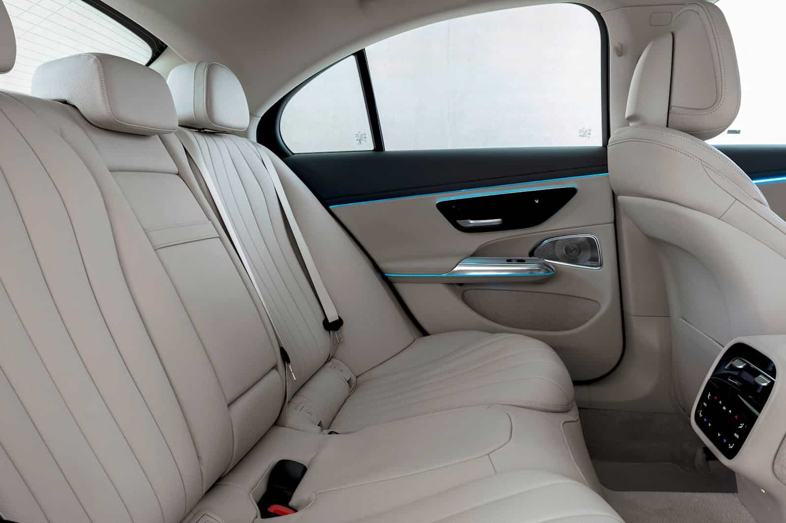 Mercedes Classe E: svelata la nuova berlina con motori elettrificati e all'avanguardia
