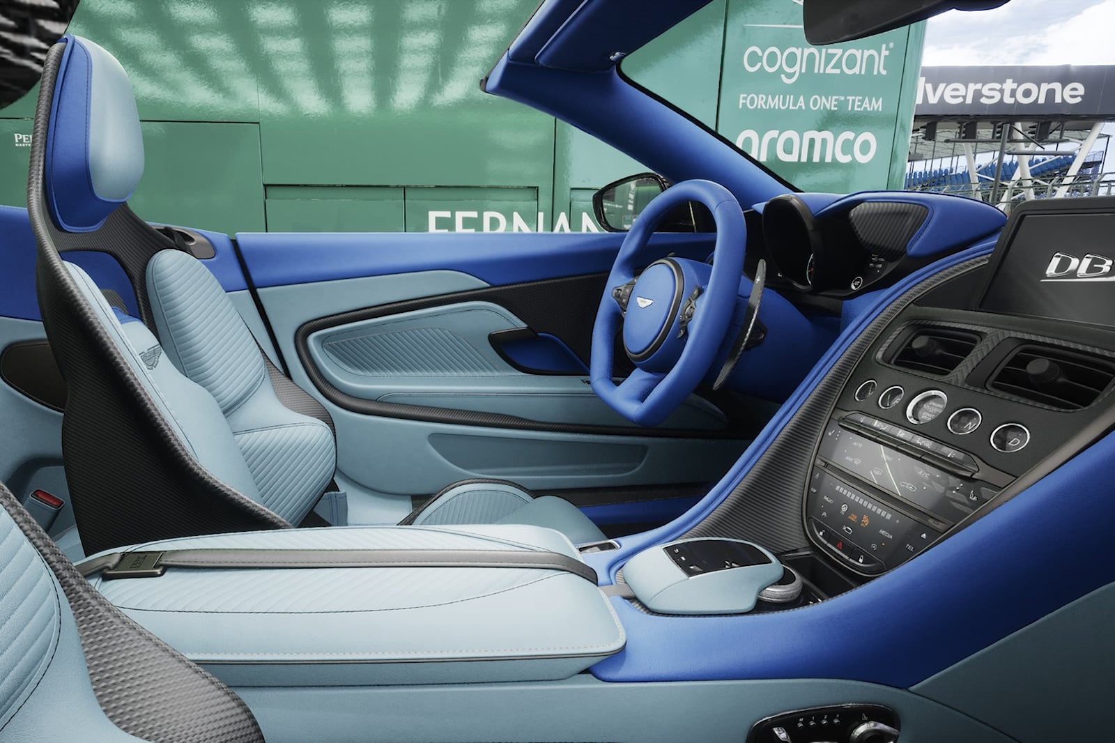 Aston Martin DBS 770 Ultimate Volante: la cabrio con V12 e 770 CV