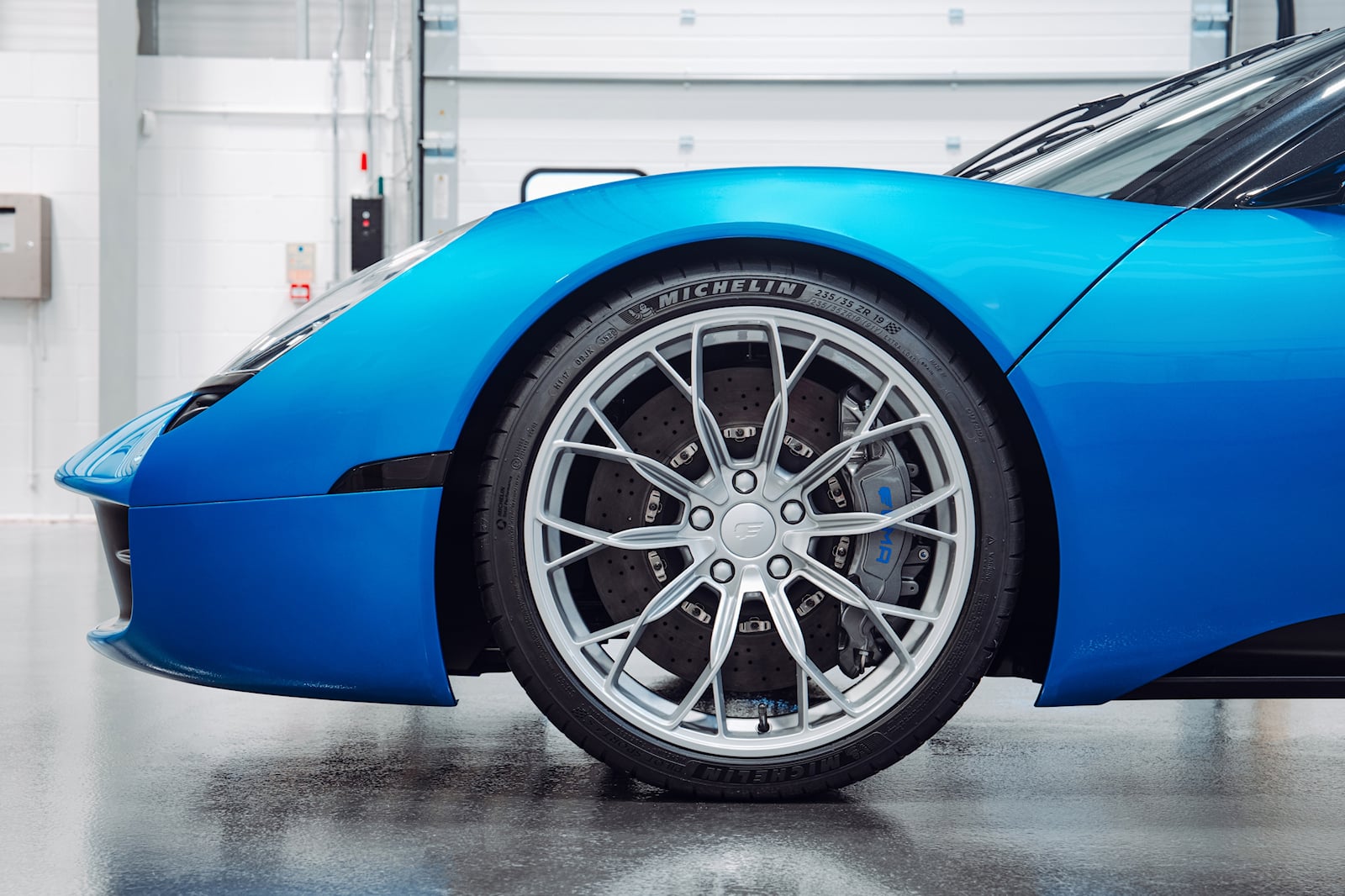 Gordon Murray T.33 Spider: la supercar senza tetto con V12 e limitatore a 11 mila RPM