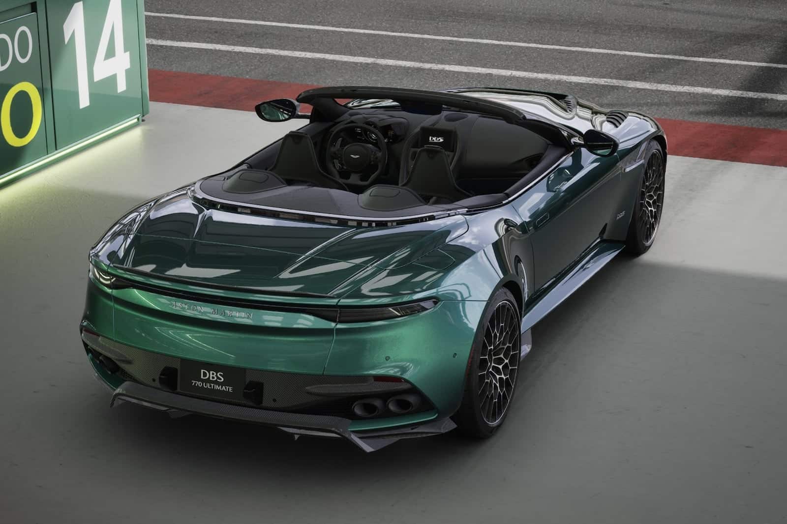 Aston Martin DBS 770 Ultimate Volante: la cabrio con V12 e 770 CV