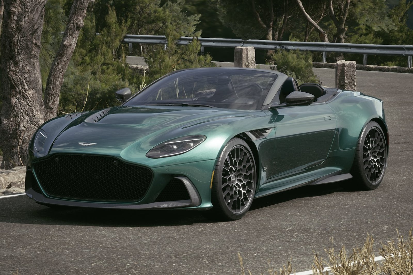 Aston Martin DBS 770 Ultimate Volante: la cabrio con V12 e 770 CV