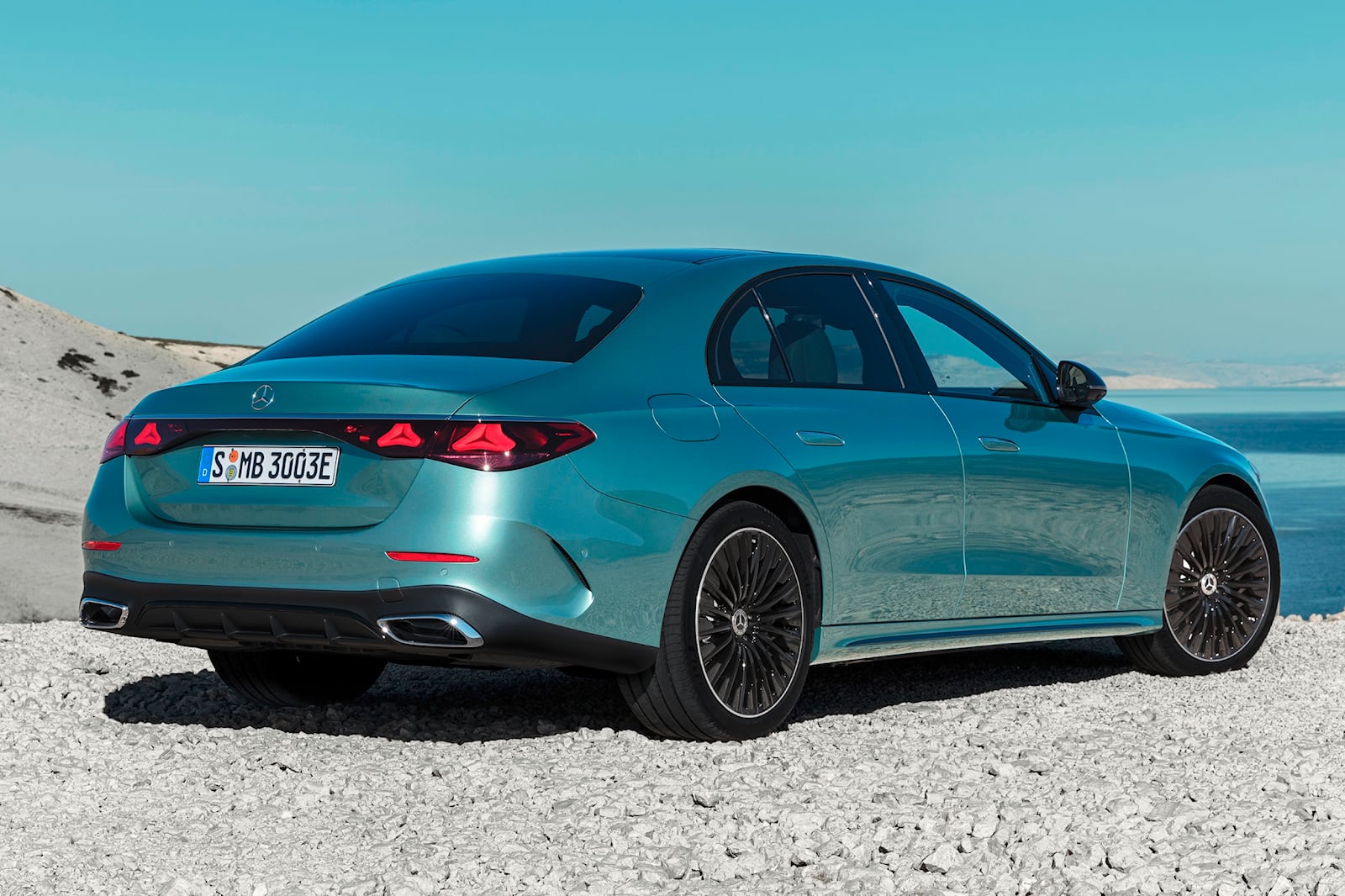 Mercedes Classe E: svelata la nuova berlina con motori elettrificati e all'avanguardia