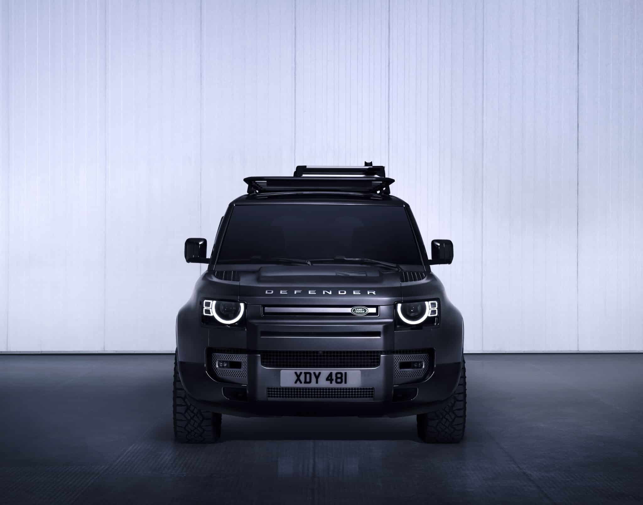 Land Rover Defender 130: nuove varianti presentate, una con V8 da 500 CV