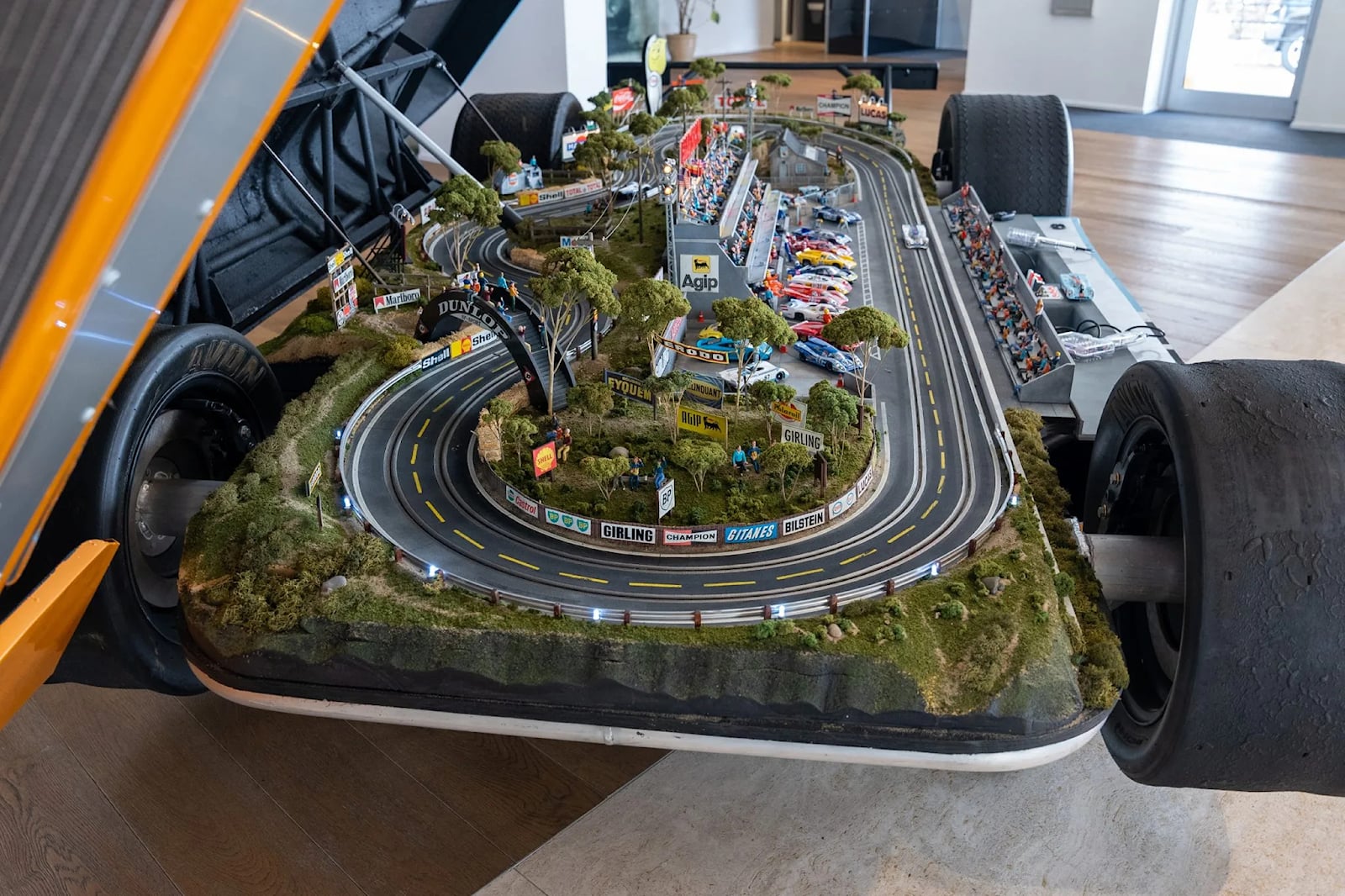 Porsche 917: questo "esemplare" costa 87 mila dollari ed è una pista per auto