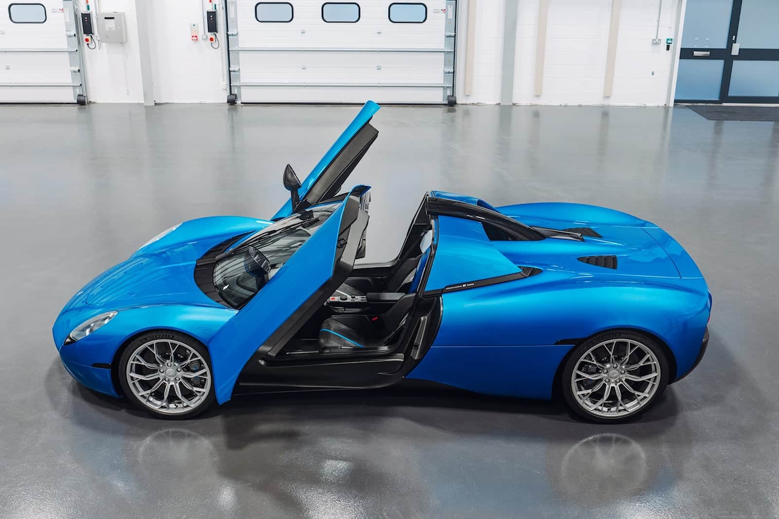 Gordon Murray T.33 Spider: la supercar senza tetto con V12 e limitatore a 11 mila RPM