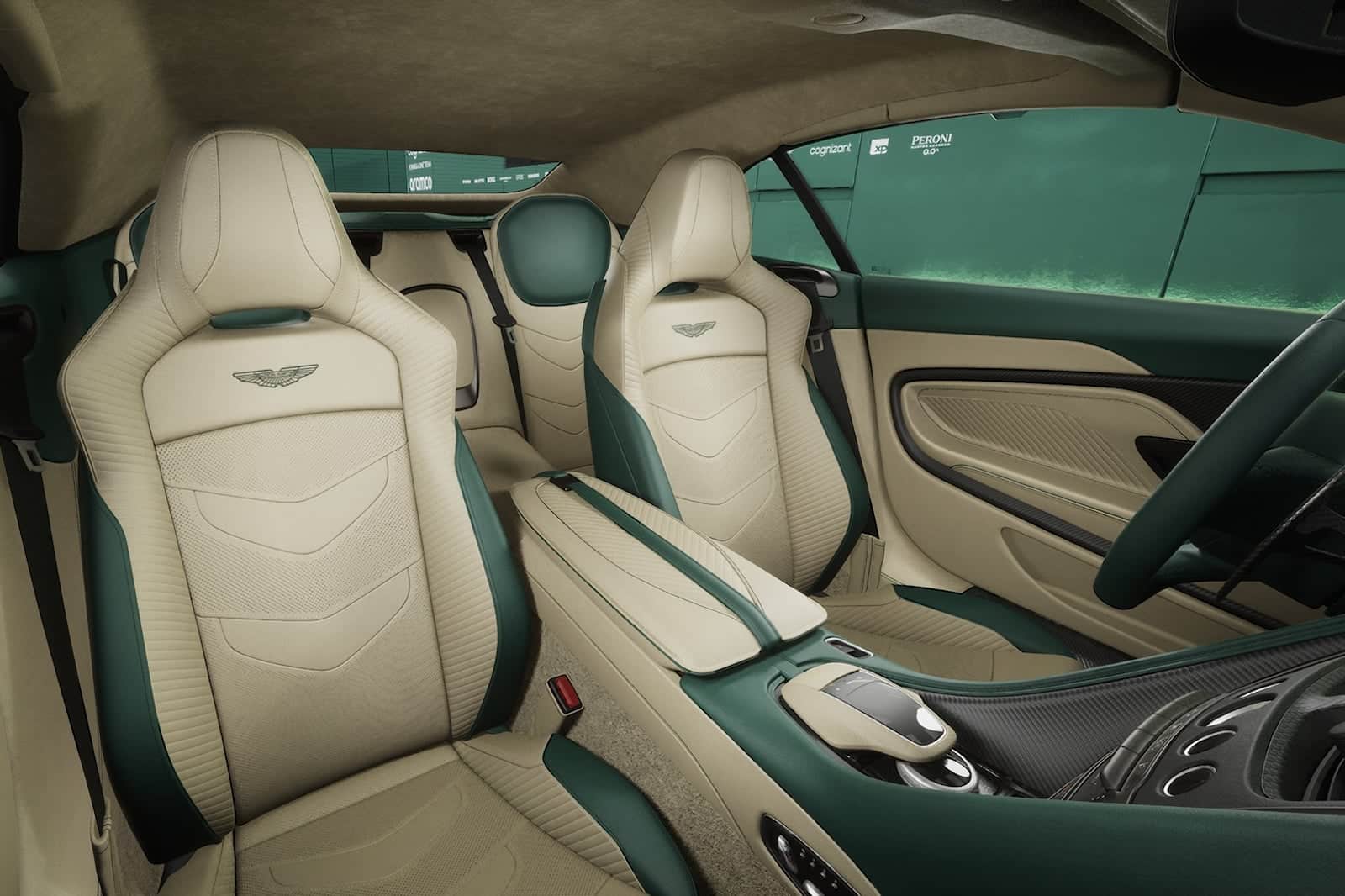 Aston Martin DBS 770 Ultimate Volante: la cabrio con V12 e 770 CV