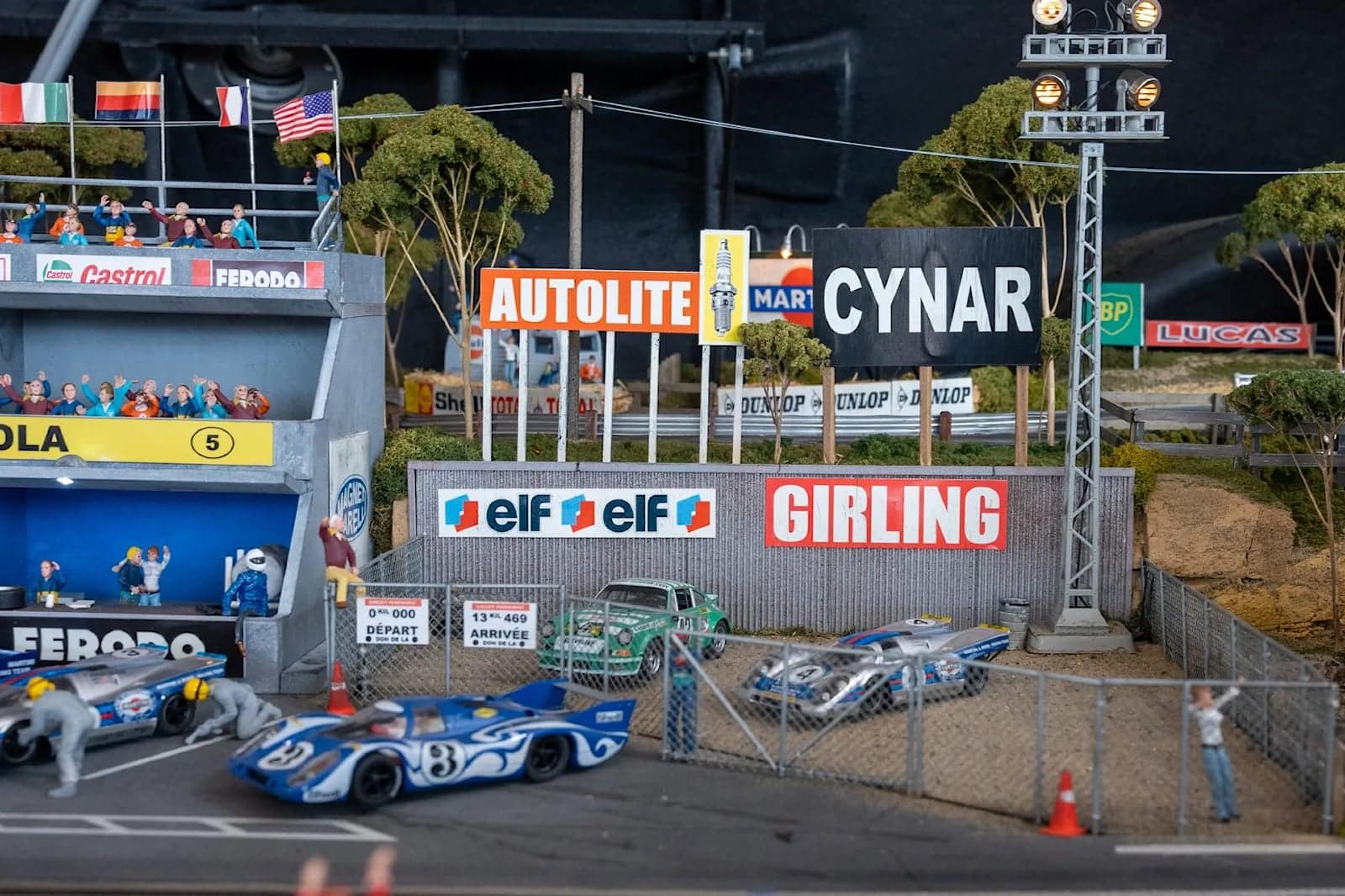 Porsche 917: questo "esemplare" costa 87 mila dollari ed è una pista per auto