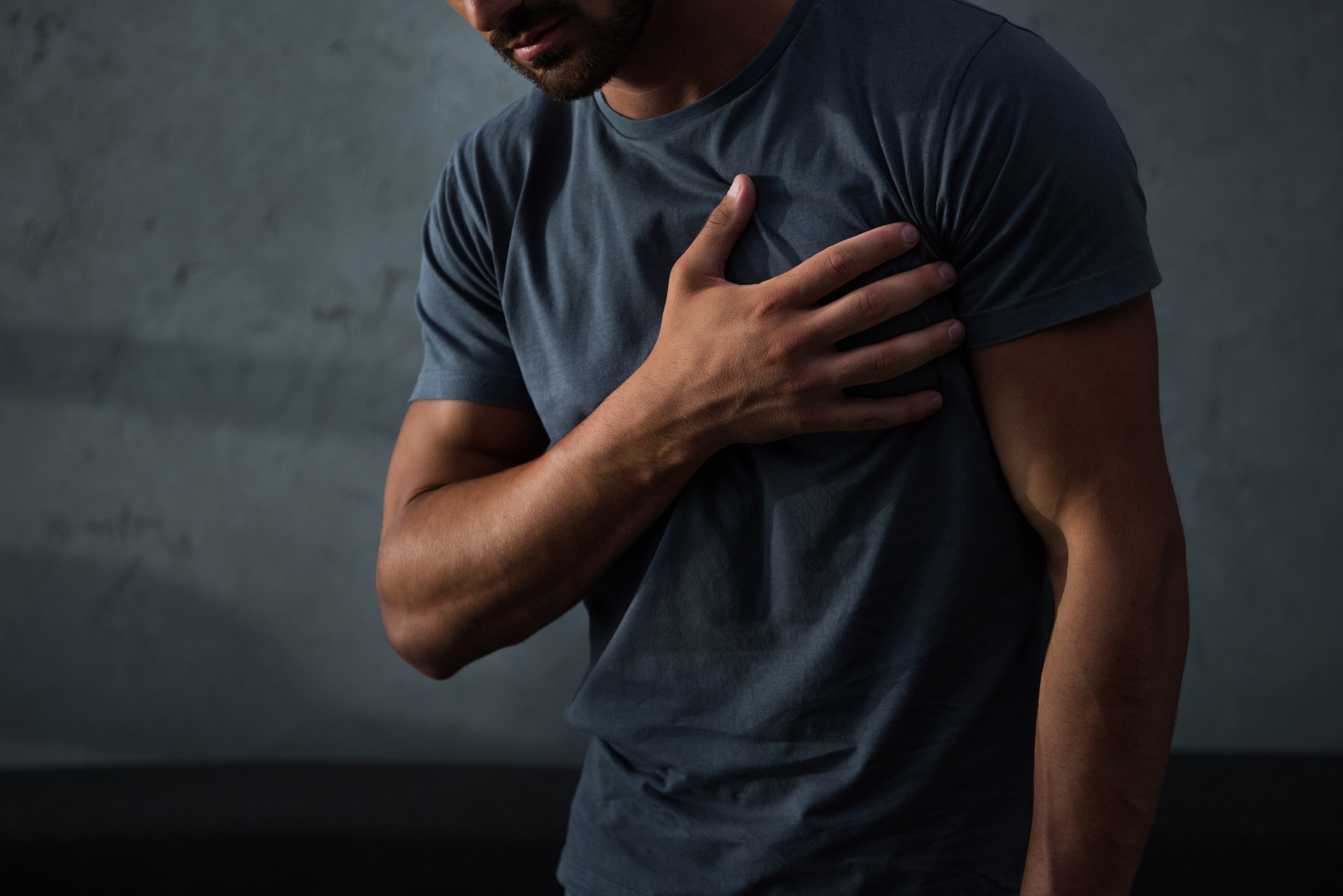 Il dolore al petto è uno tra i sintomi più rilevanti della CAD.