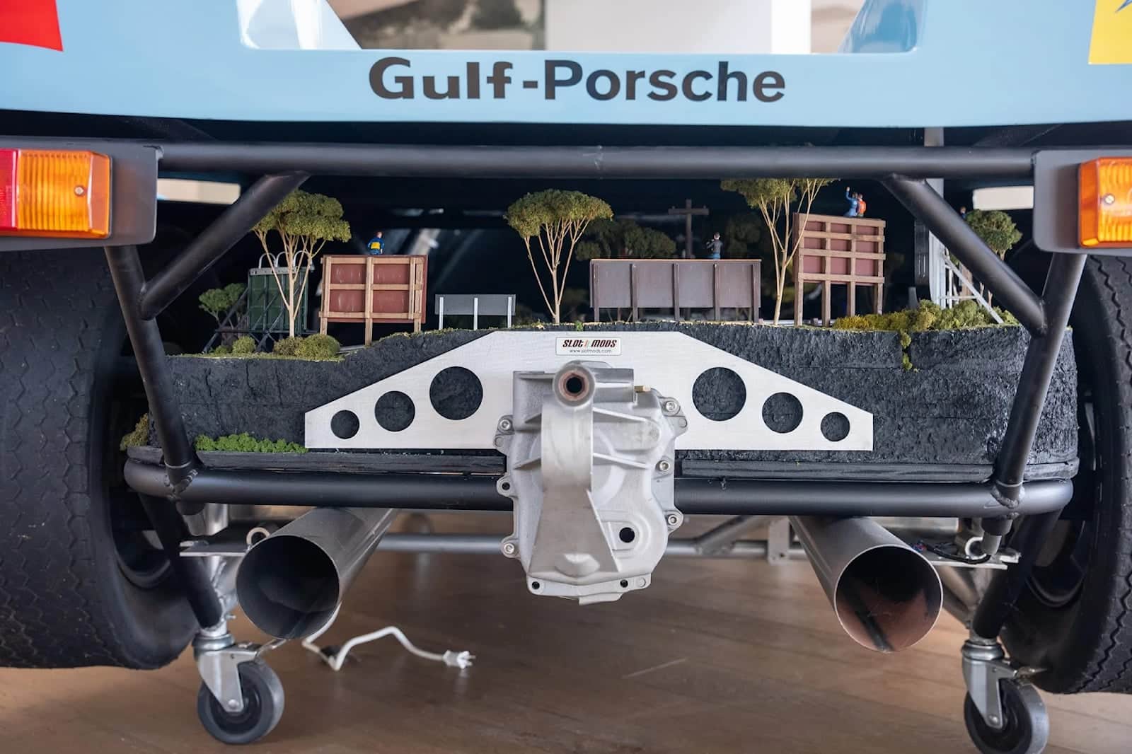 Porsche 917: questo "esemplare" costa 87 mila dollari ed è una pista per auto