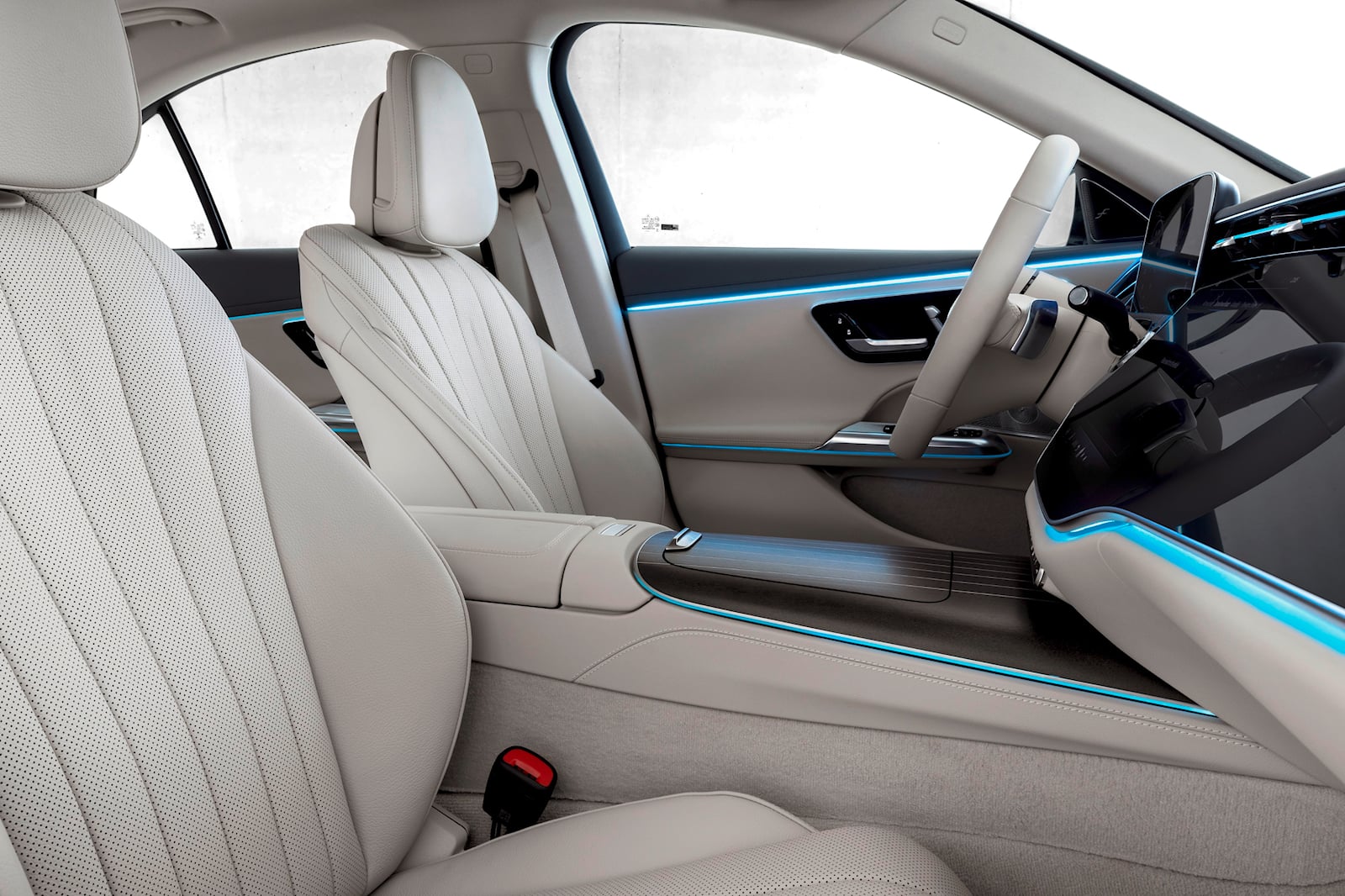 Mercedes Classe E: svelata la nuova berlina con motori elettrificati e all'avanguardia