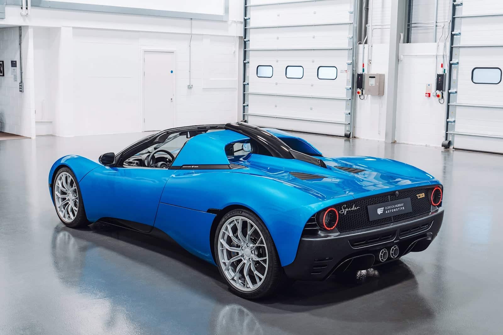 Gordon Murray T.33 Spider: la supercar senza tetto con V12 e limitatore a 11 mila RPM