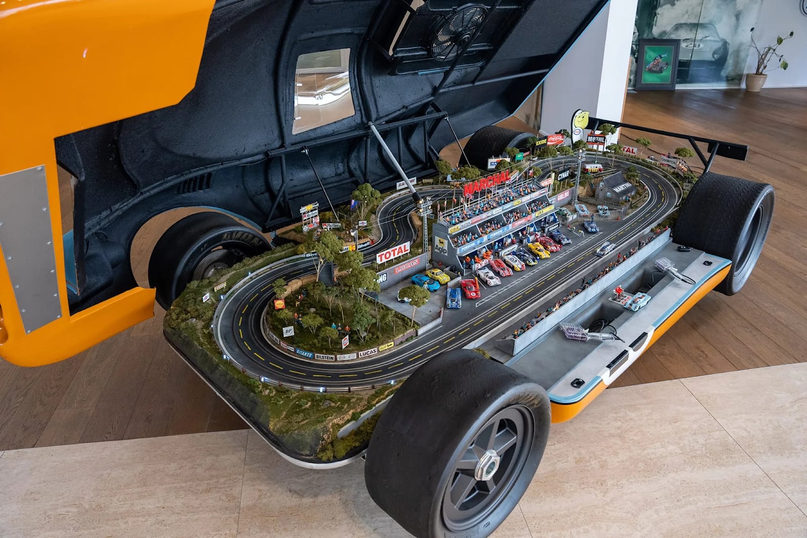 Porsche 917: questo "esemplare" costa 87 mila dollari ed è una pista per auto
