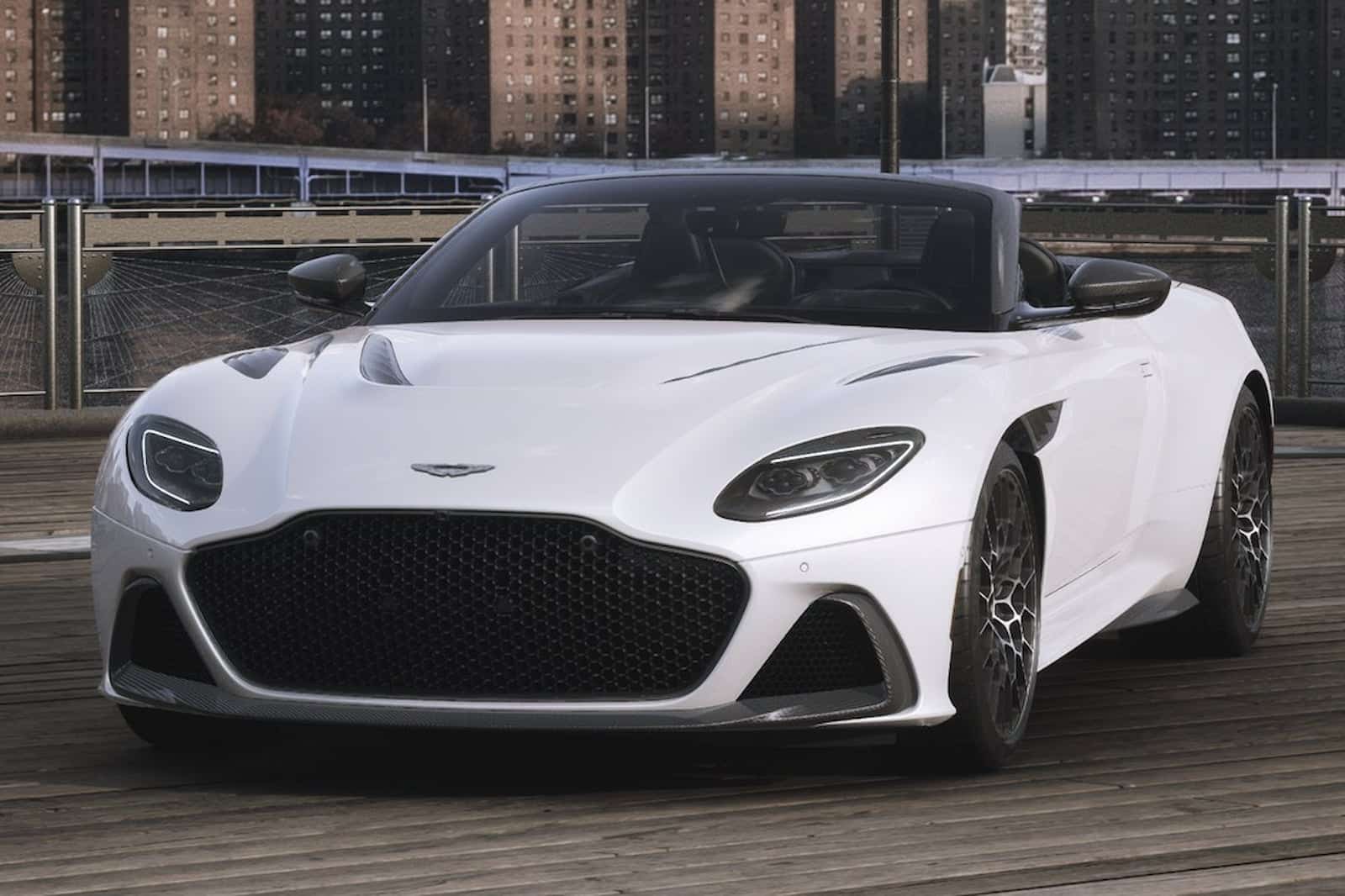 Aston Martin DBS 770 Ultimate Volante: la cabrio con V12 e 770 CV