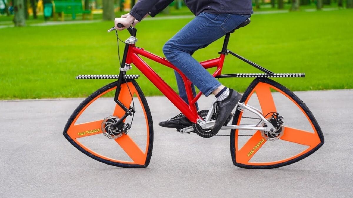 Bici con ruote triangolari? Esiste e non è la caratteristica più "strana" di questo esemplare - 