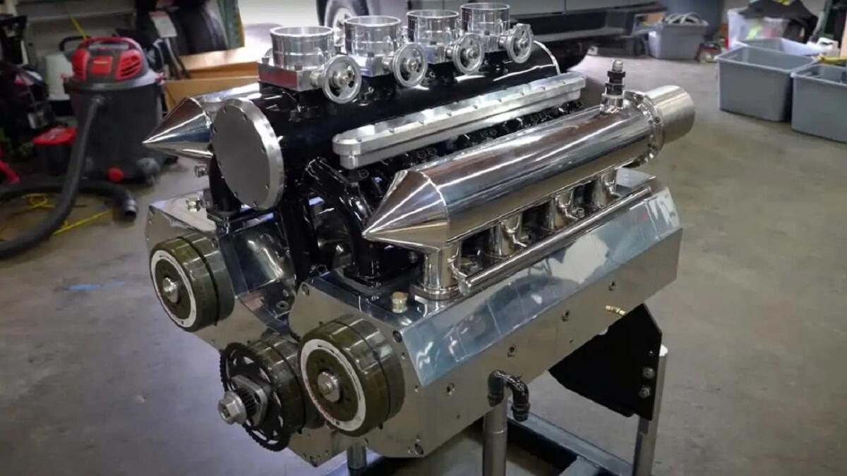 Questo motore Wankel con 12 rotori è la definizione più pura di pazzia - 