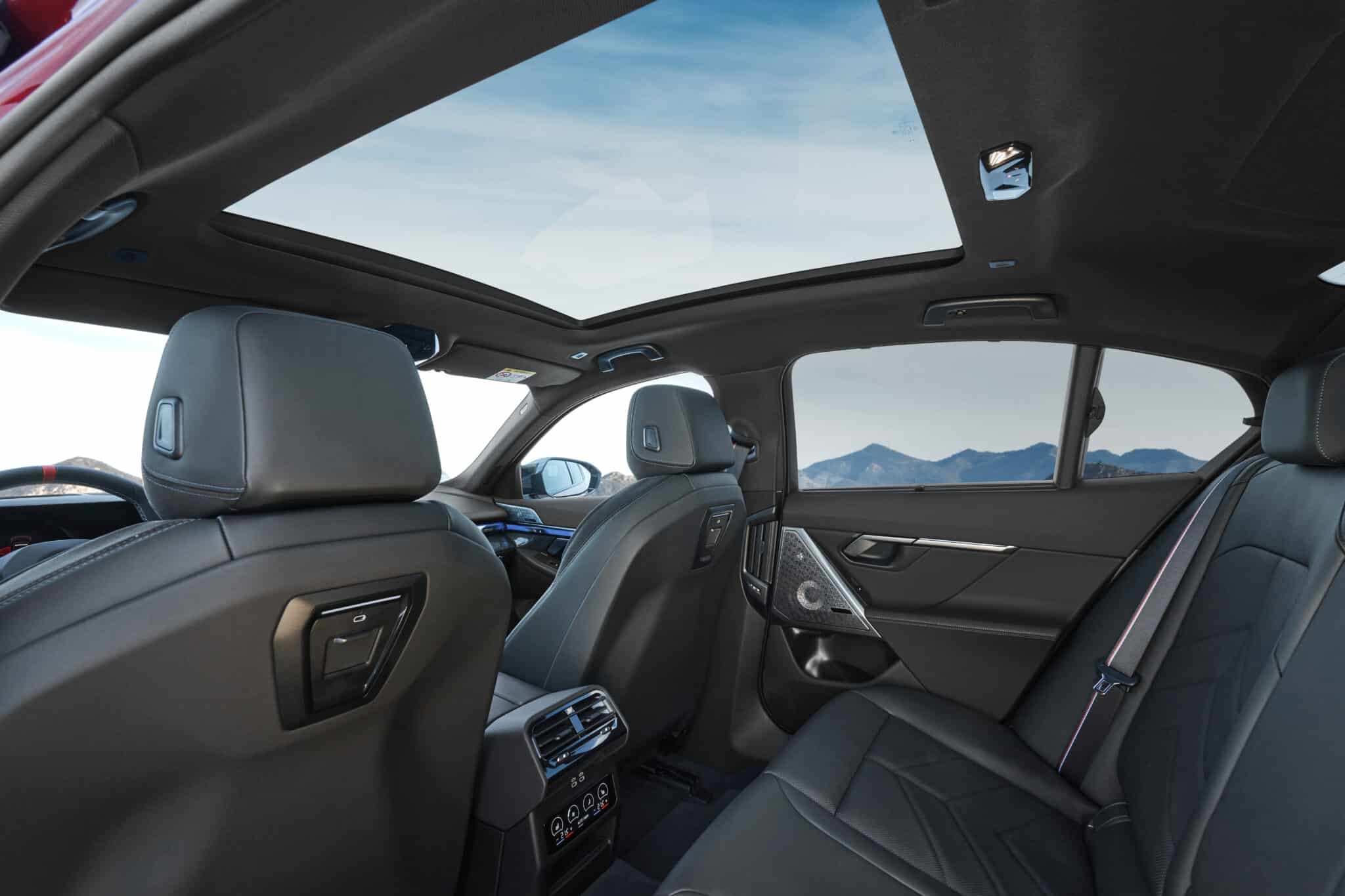 BMW Serie 5 si rinnova e arriva anche in versione elettrica: caratteristiche, allestimenti