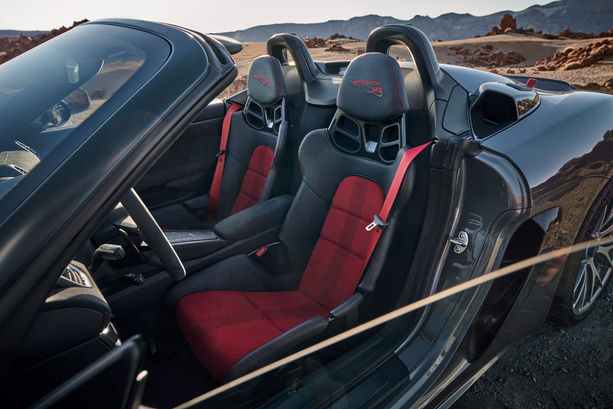 Porsche 718 Spyder RS: la sportiva cabrio  con il motore da 500 CV