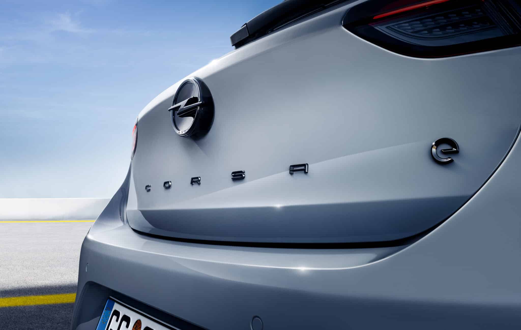 Opel Corsa 2023 guadagna carattere, interni rinnovati e motorizzazioni più efficienti