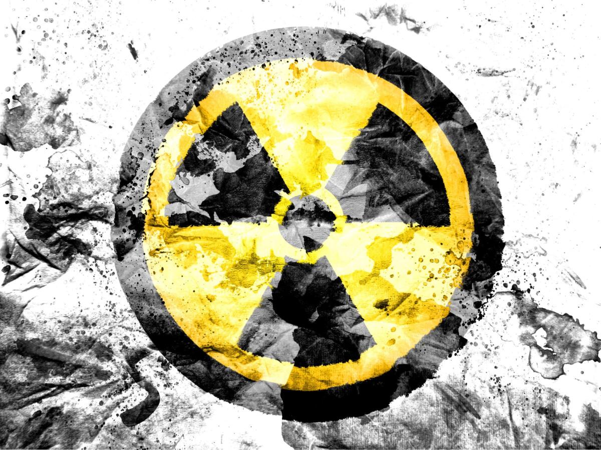 Radioattività artificiale indotta da neutroni: la scoperta - Nuclear radiation symbol   painted dirty and grungy paper